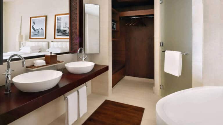 DXBPH-P0760-Twin-Bed-Family-Lagoon-Beach-Bathroom