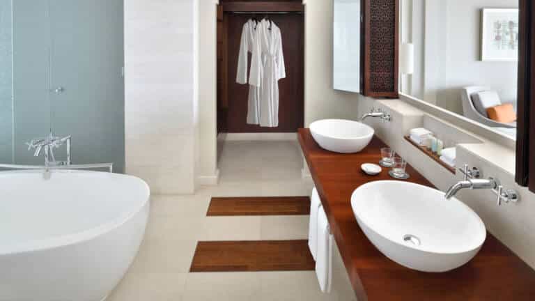 DXBPH-P0762-Park-Suite-Bathroom