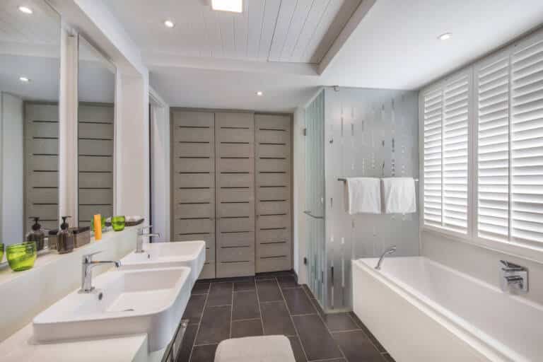 LB-Junior-Suite-Bathroom