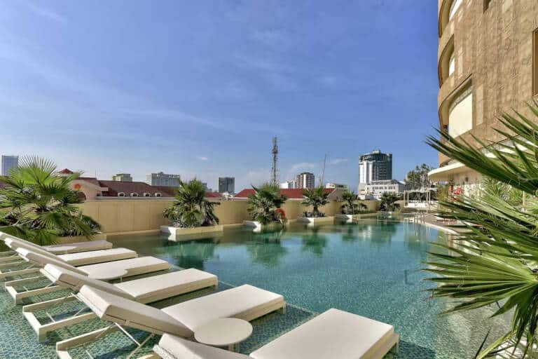 daddv-swimming-pool-1